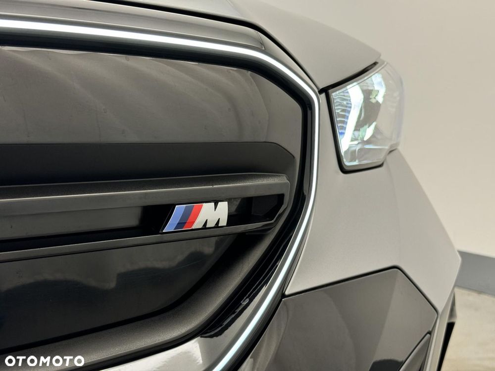 BMW i5 - 10