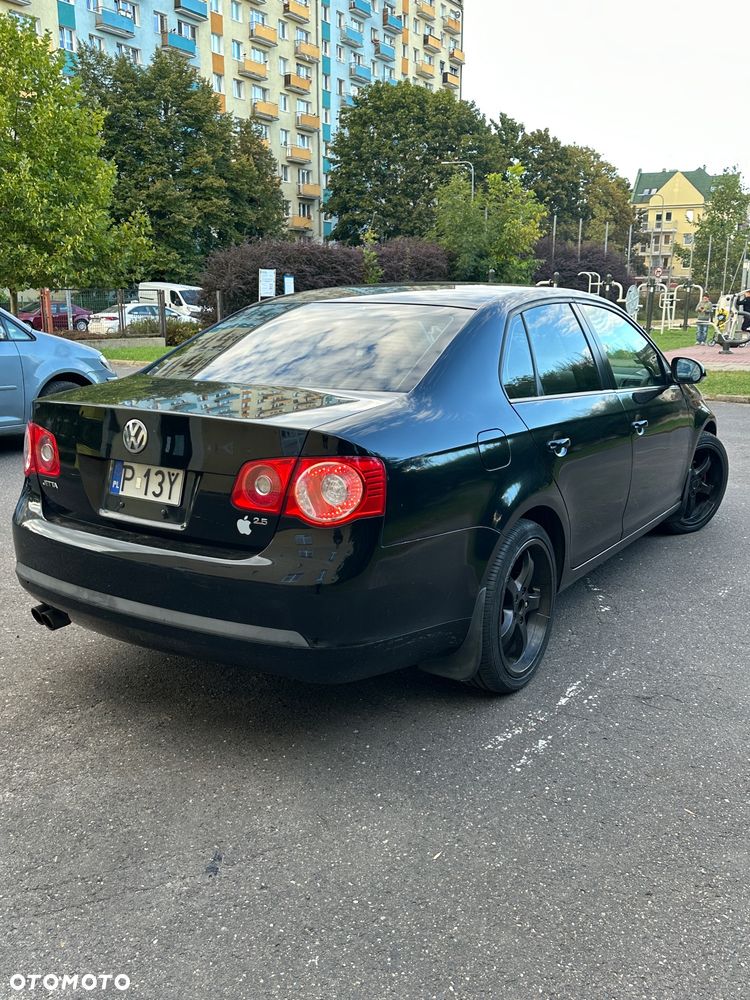 Volkswagen Jetta - 8