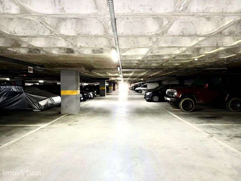 Lugar de garagem  à venda em Monte Abraão - Grande imagem: 2/2