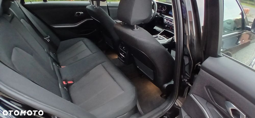 BMW Seria 3 320i Touring Advantage - 12