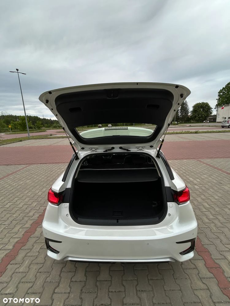 Lexus CT - 9
