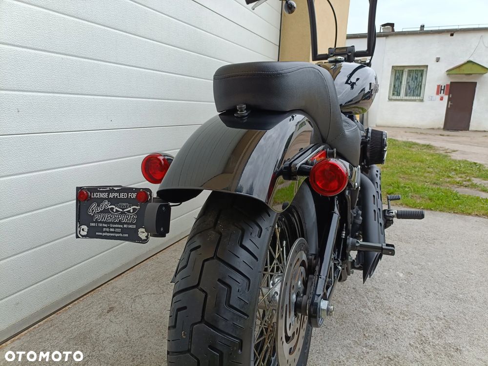 Harley-Davidson Softail Street Bob - 17