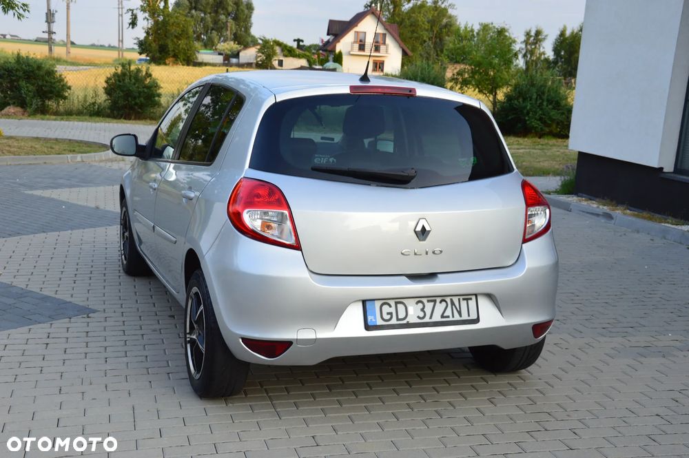 Renault Clio - 14