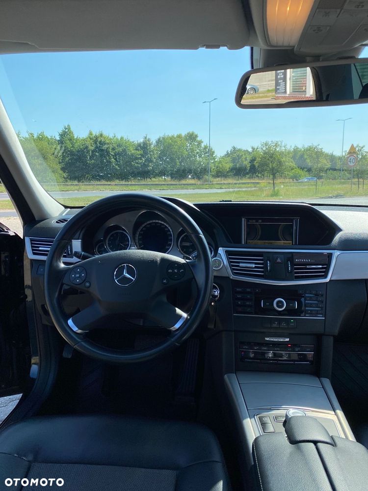 Mercedes-Benz Klasa E 220 CDI BlueEff Avantgarde - 22