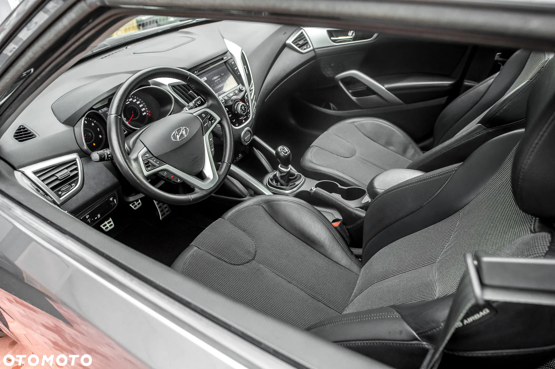 Hyundai Veloster 1.6 GDI Premium - 17