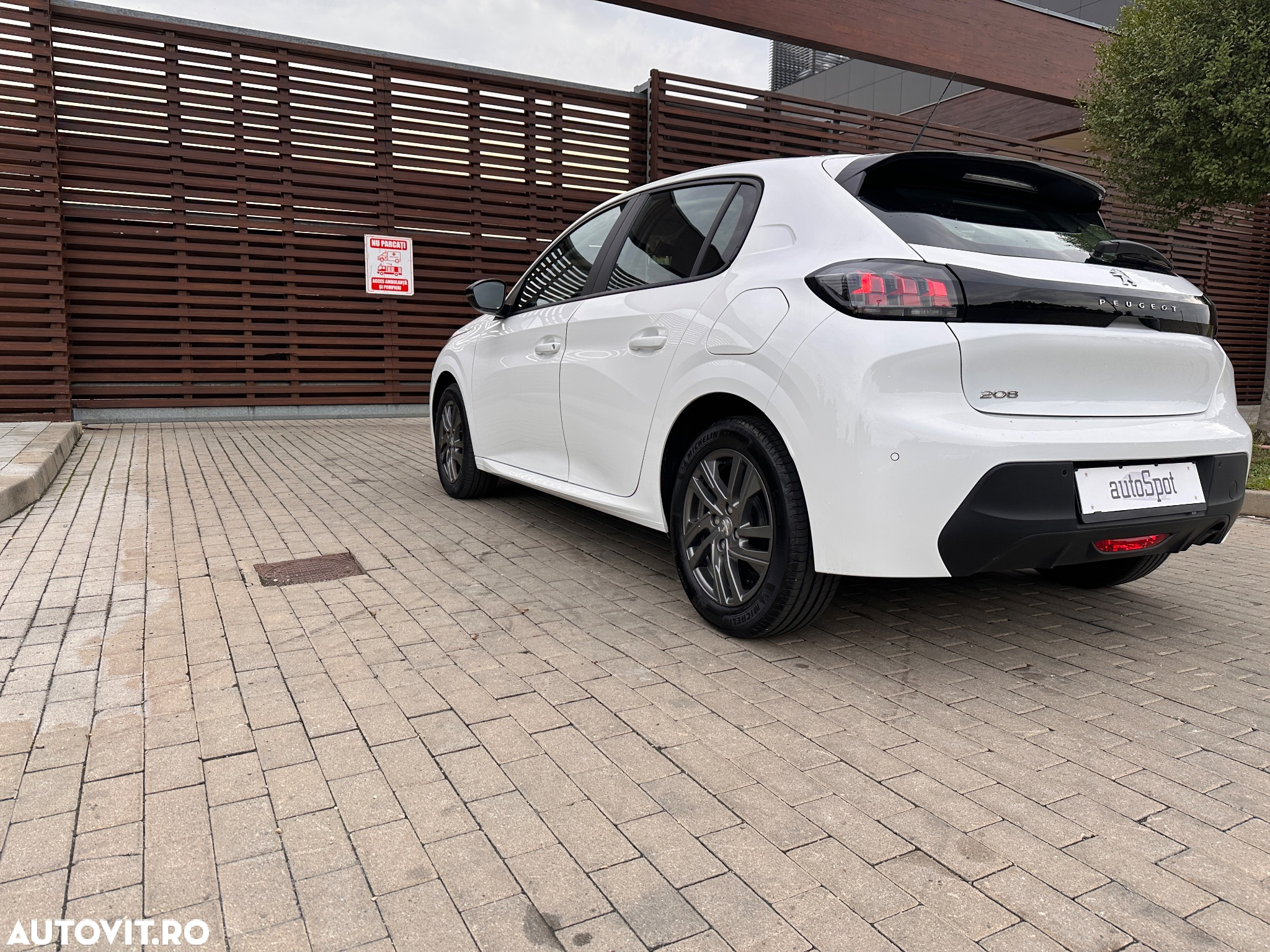 Peugeot 208 1.2L PureTech 75 S&S BVM5 Active - 14