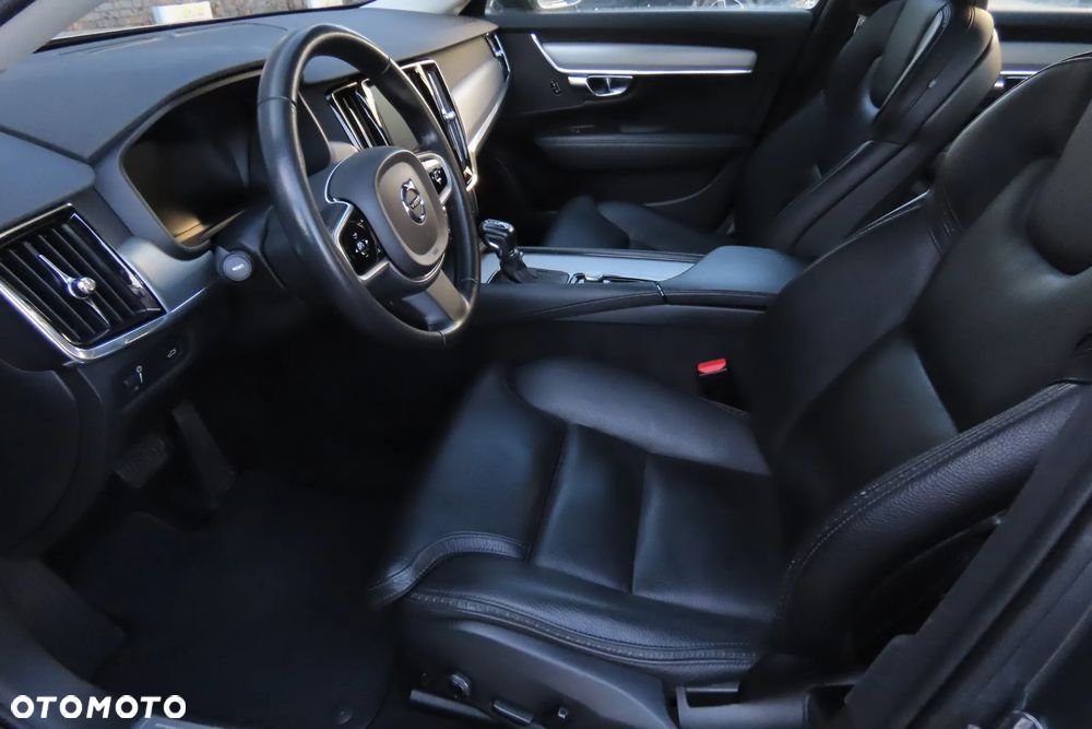 Volvo V90 Cross Country - 13