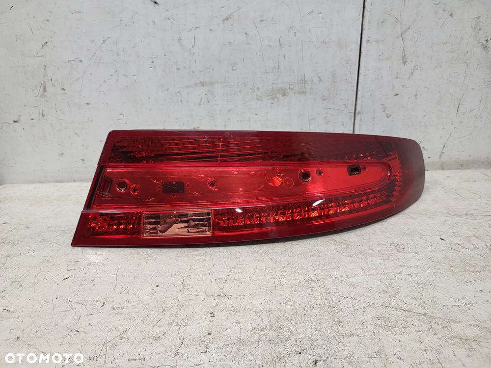 Aston Martin DB9 DBS lampa prawa tylnia tył - 1