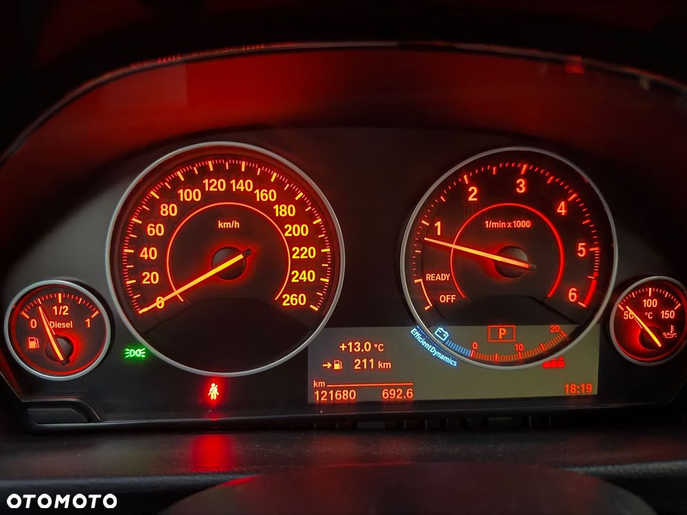 BMW Seria 3 318d M Sport - 12