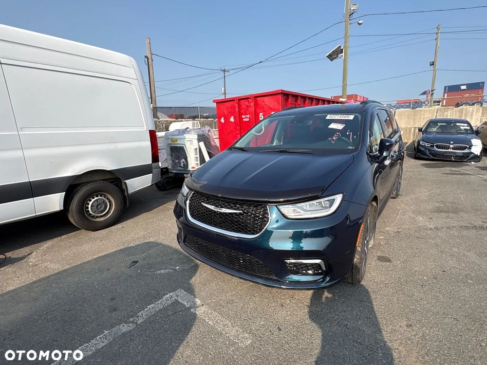 Chrysler Pacifica - 2