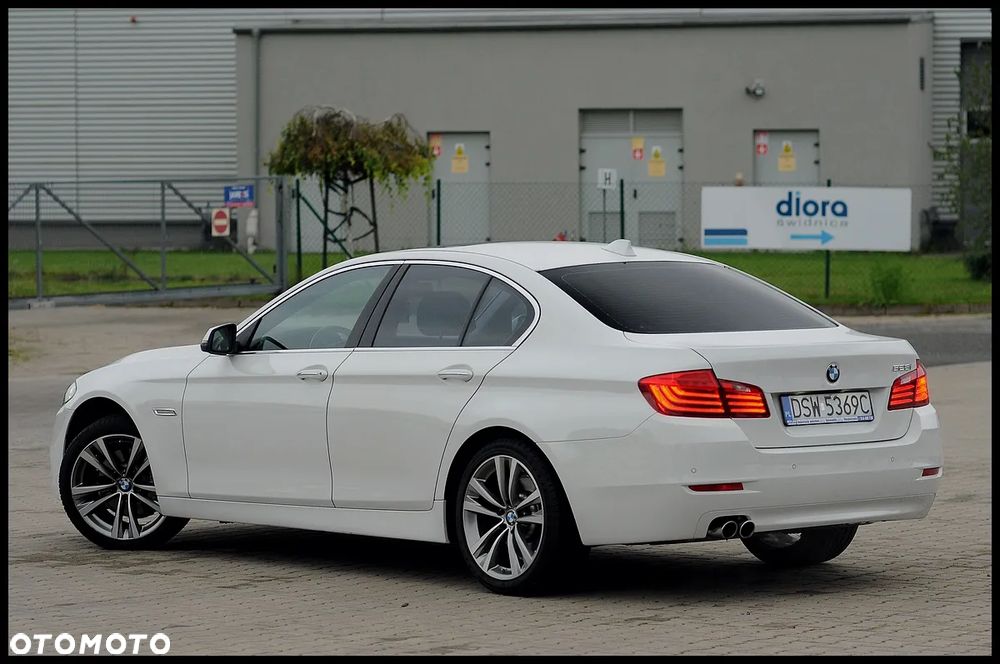 BMW Seria 5 528i - 23