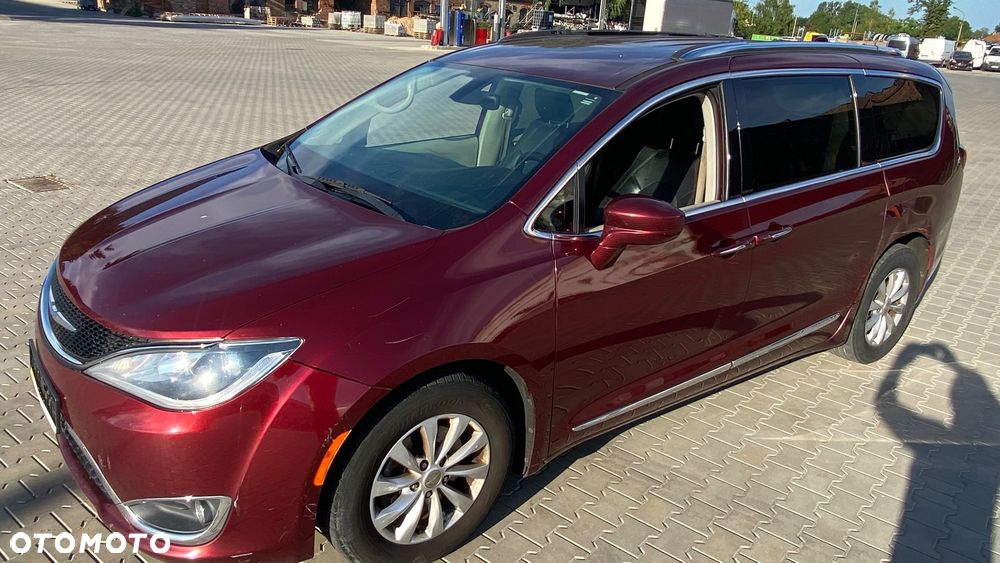 Chrysler Pacifica - 2