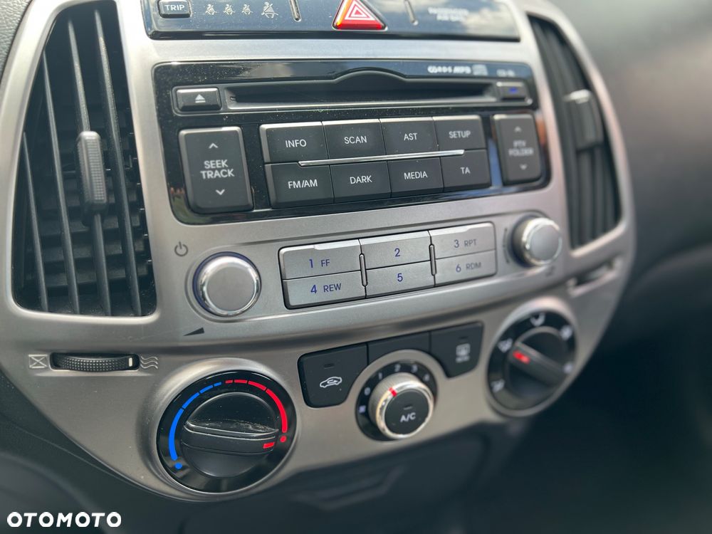 Hyundai i20 1.2 Trend - 21