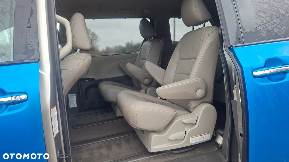 Toyota Sienna 3.5 XLE AWD - 8