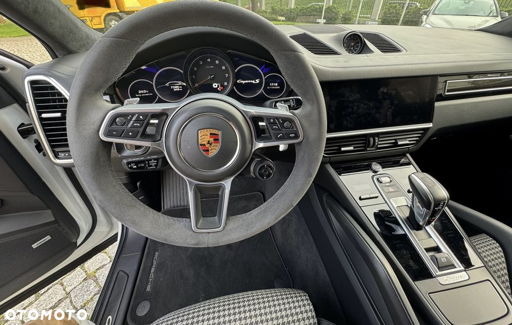 Porsche Cayenne Coupe S - 18
