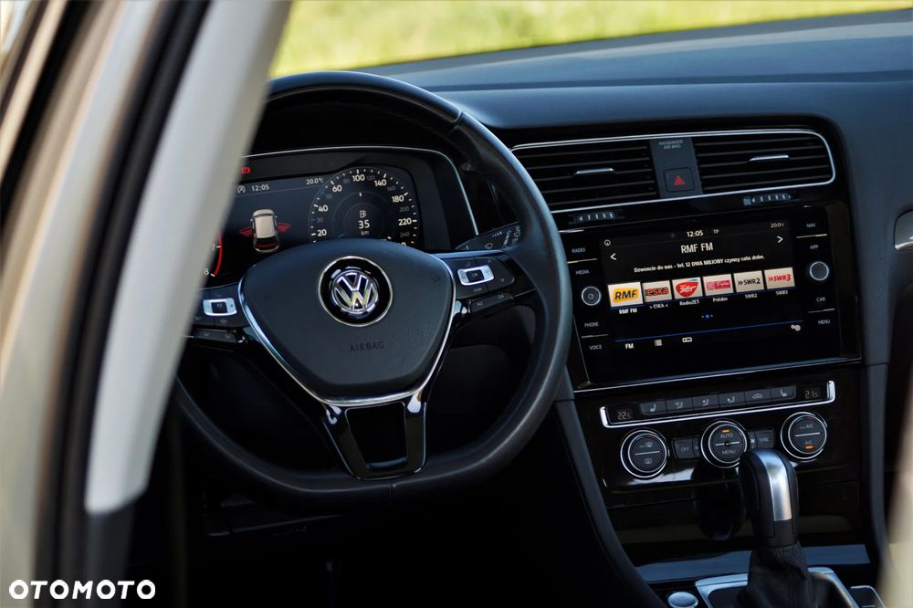 Volkswagen Golf - 37