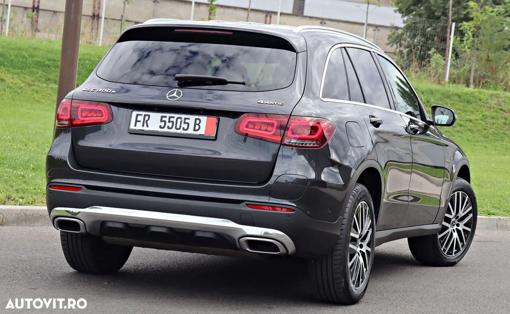 Mercedes-Benz GLC 300 e 4MATIC - 11