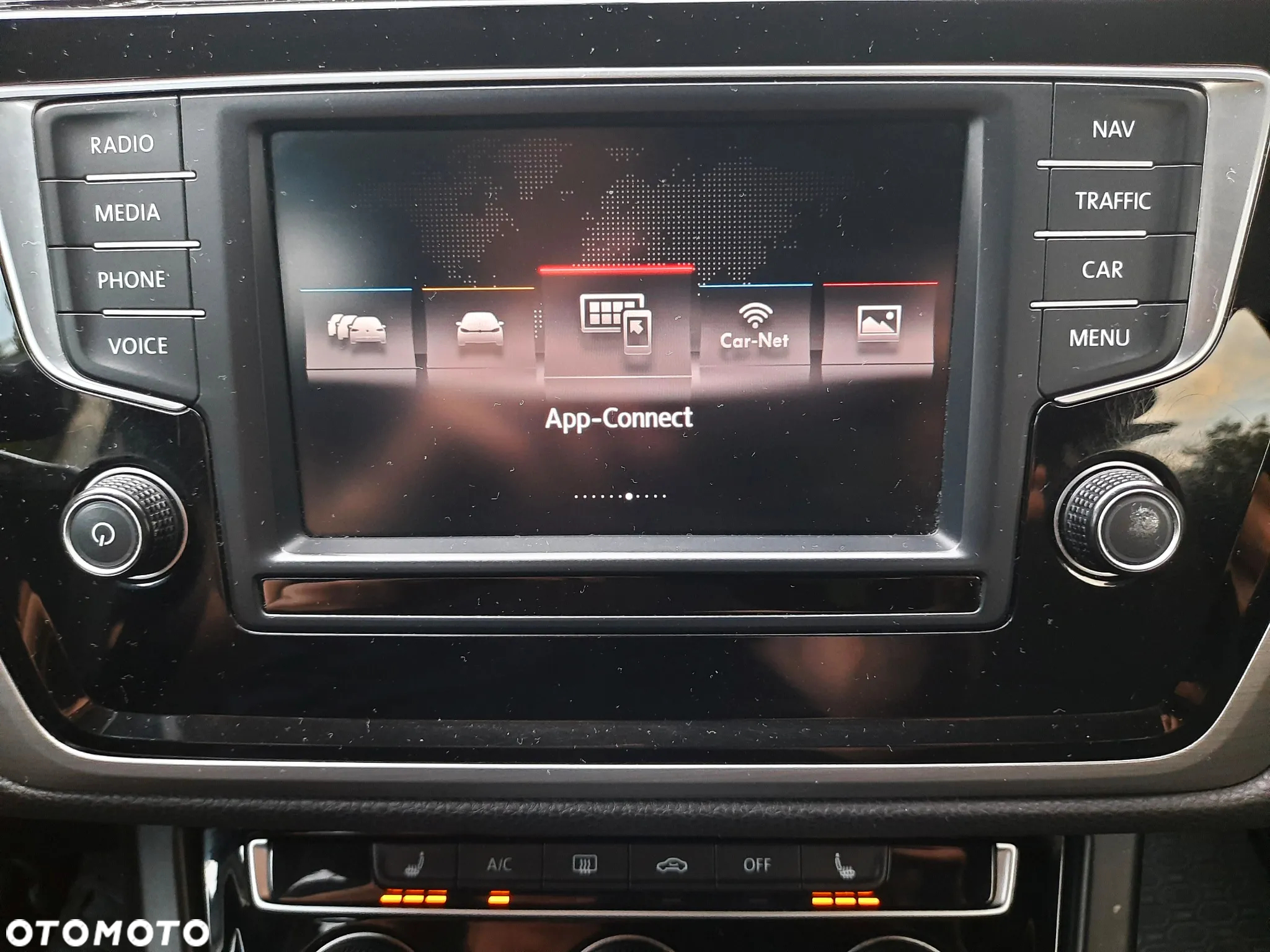 Volkswagen Touran 1.6 TDI BMT Comfortline - 24