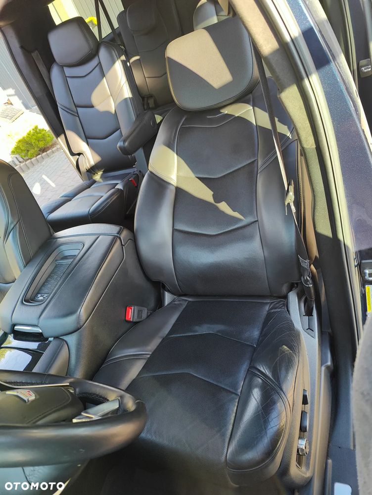 Cadillac Escalade - 4