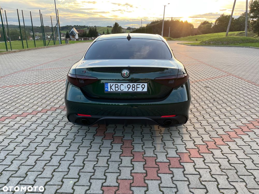 Alfa Romeo Giulia 2.0 Turbo 16V AT8-Q4 Veloce Ti - 2