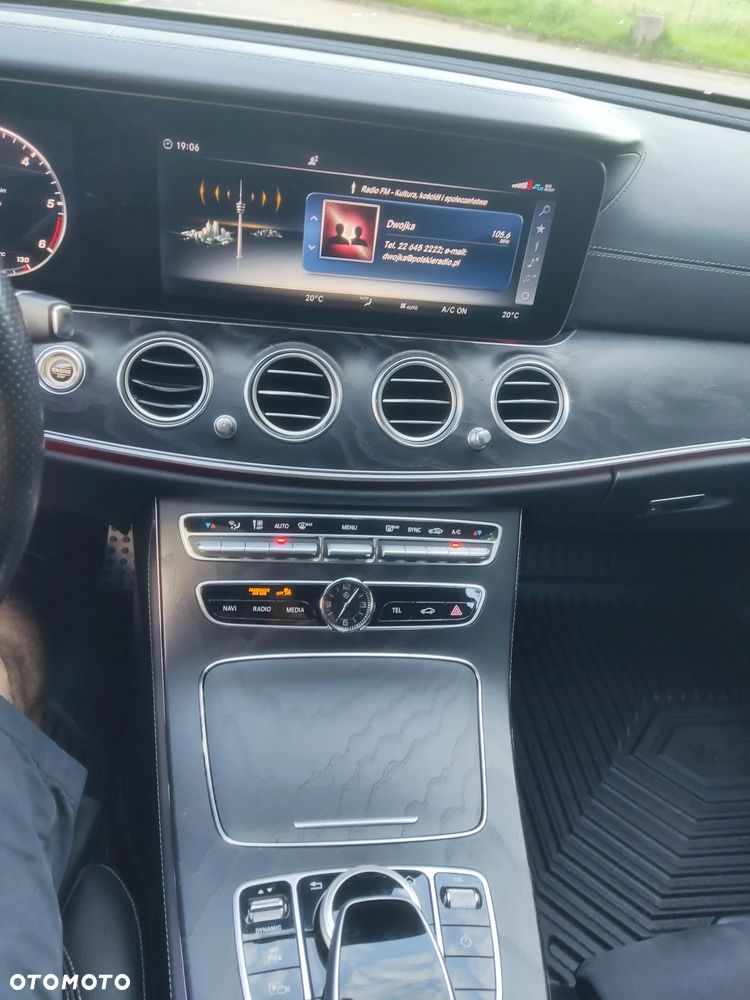 Mercedes-Benz Klasa E 220 d 4-Matic 9G-TRONIC - 31