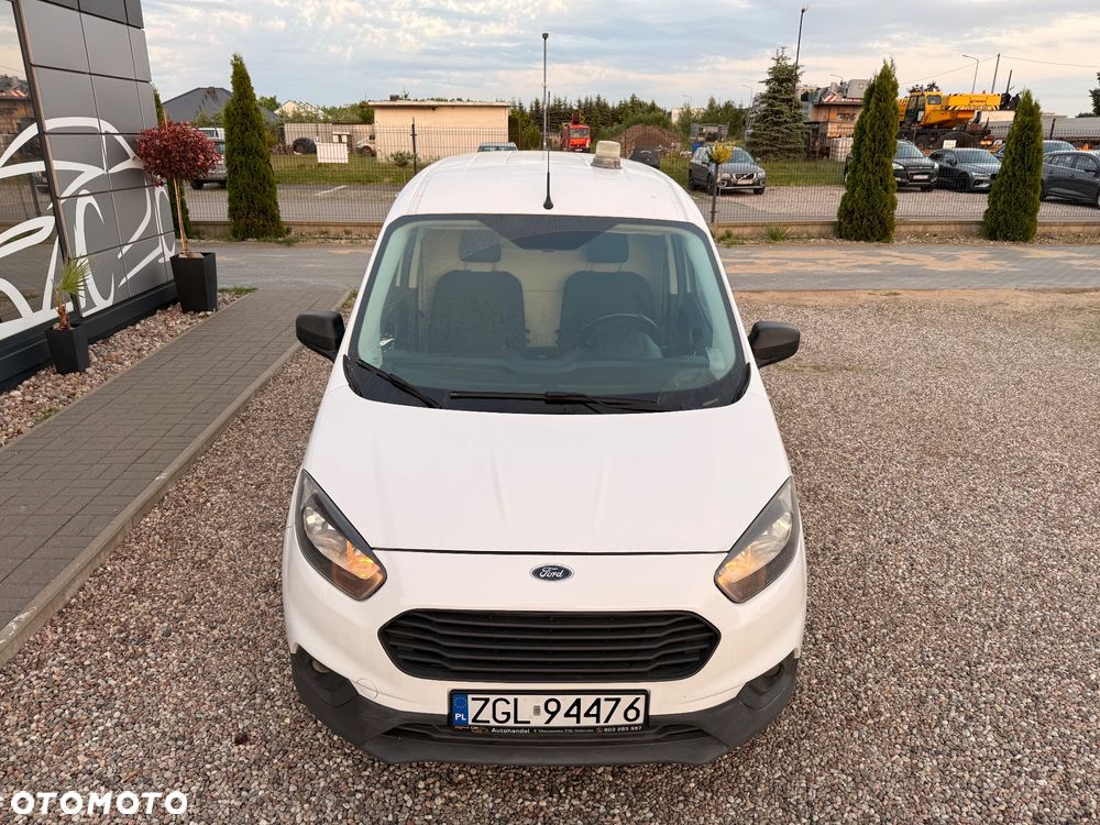 Ford Transit Courier - 11
