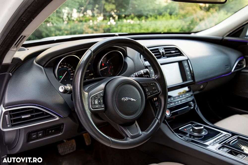 Jaguar XE 2.0 Pure - 15