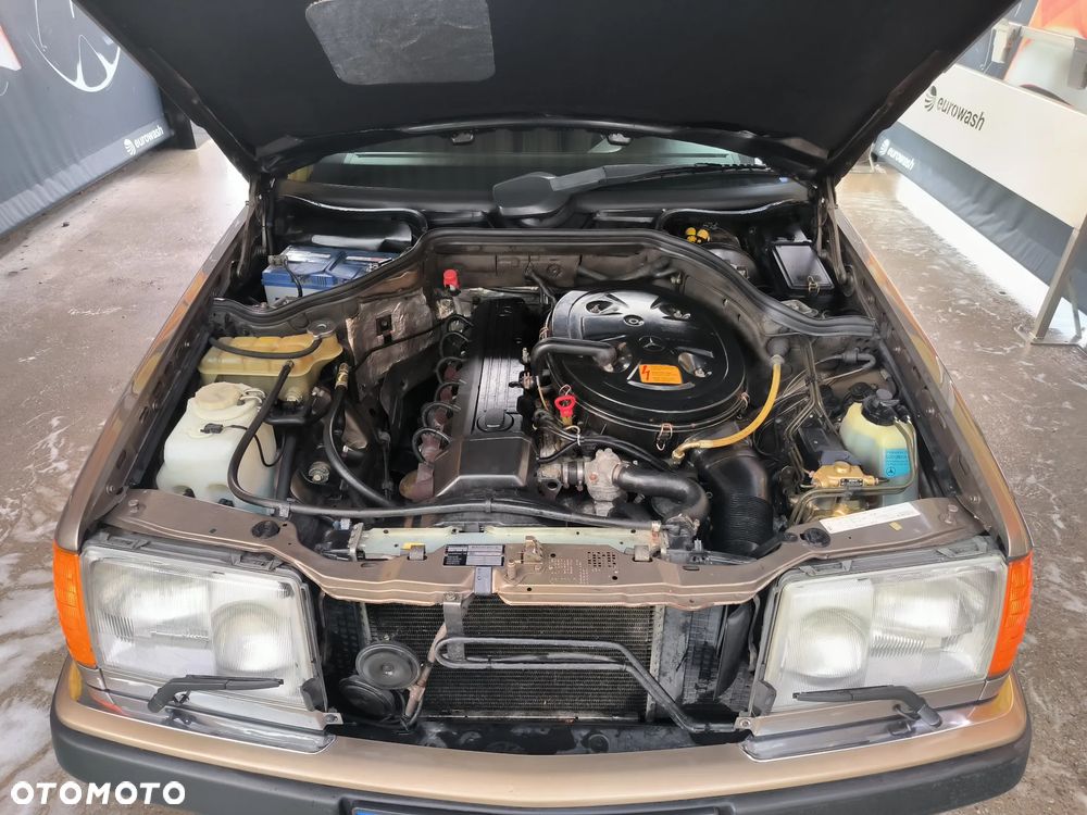 Mercedes-Benz W124 (1984-1993) - 32