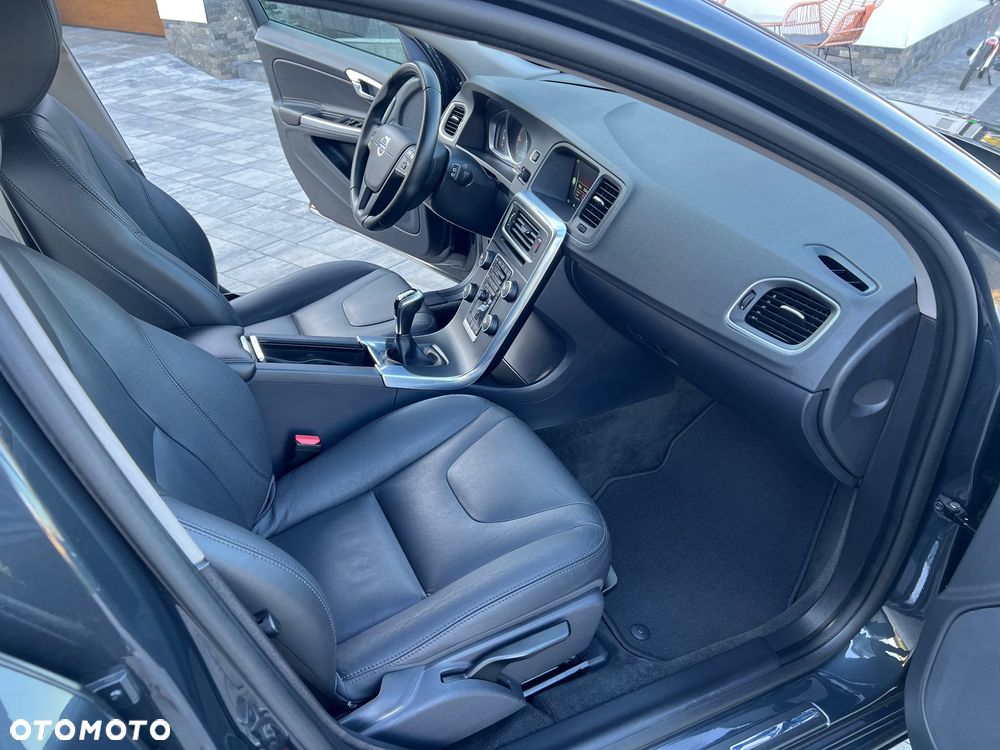 Volvo V60 D3 Summum - 24