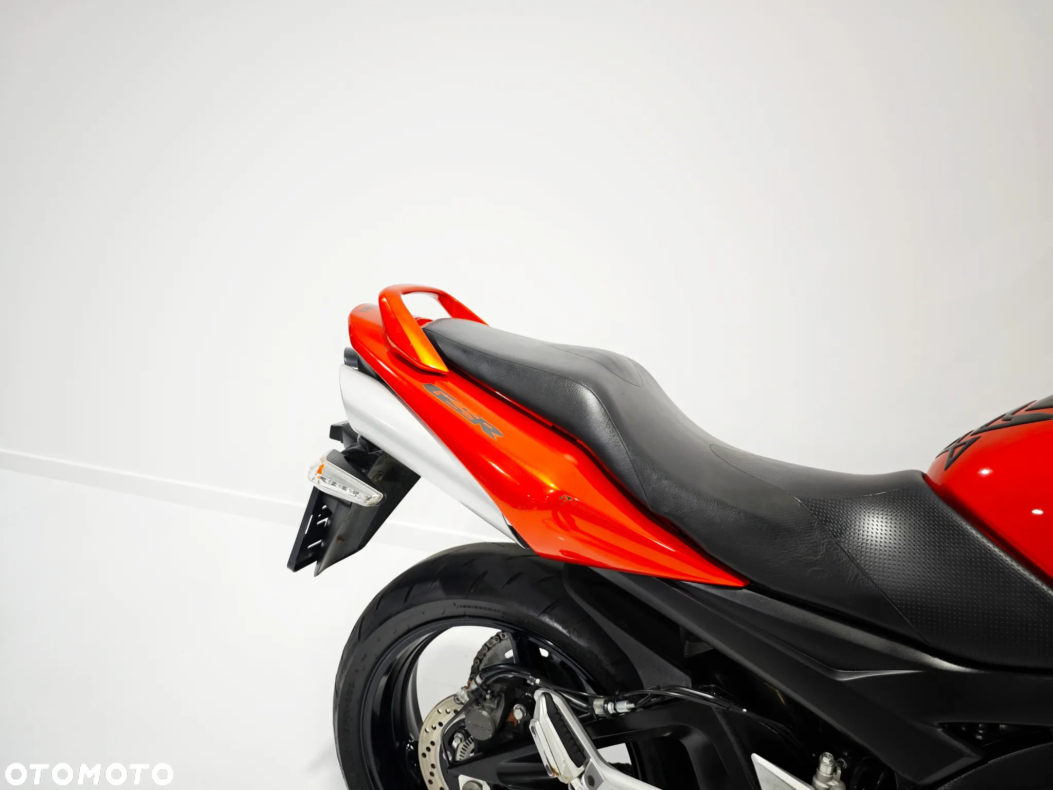 Suzuki GSR - 12