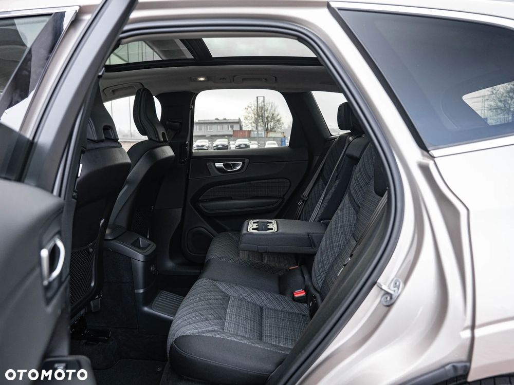 Volvo XC 60 T6 AWD Recharge Geartronic Inscription Expression - 28