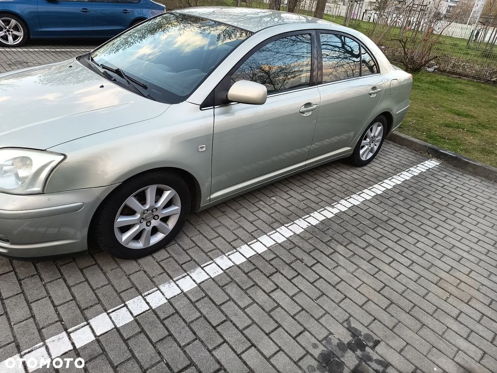 Toyota Avensis - 2