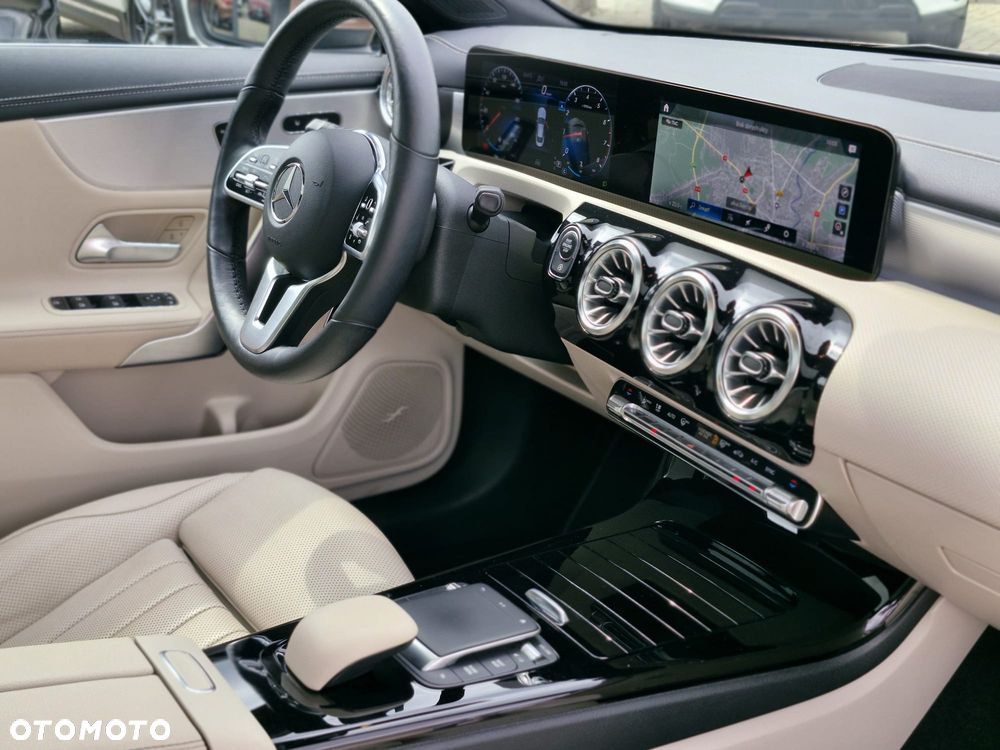 Mercedes-Benz CLA 200 Progressive 7G-DCT - 20