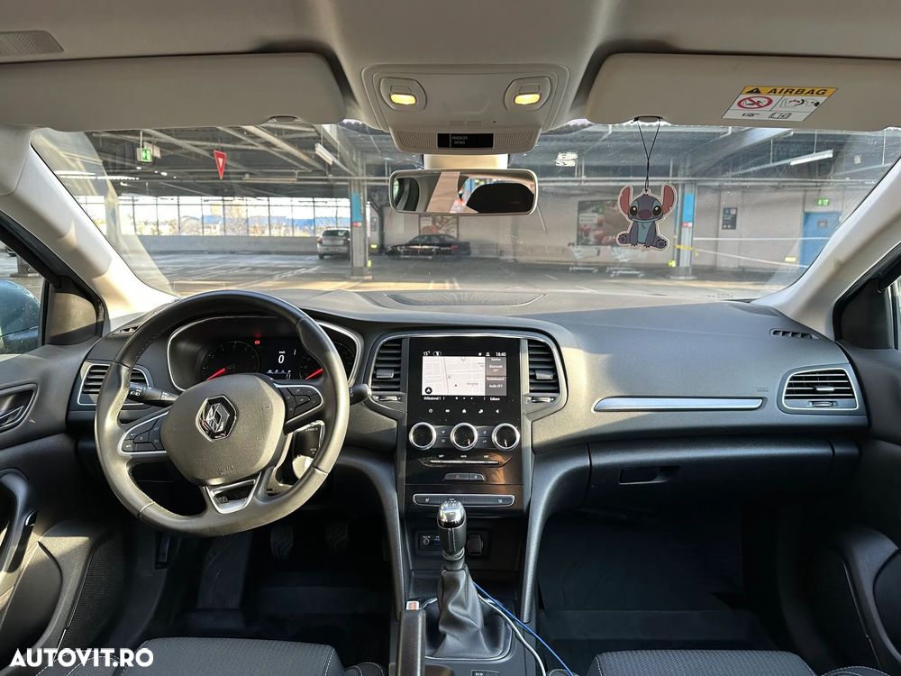 Renault Megane TCE 140 Techno - 13