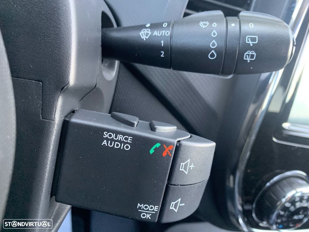 Renault Captur 1.5 dCi Initiale Paris EDC - 11