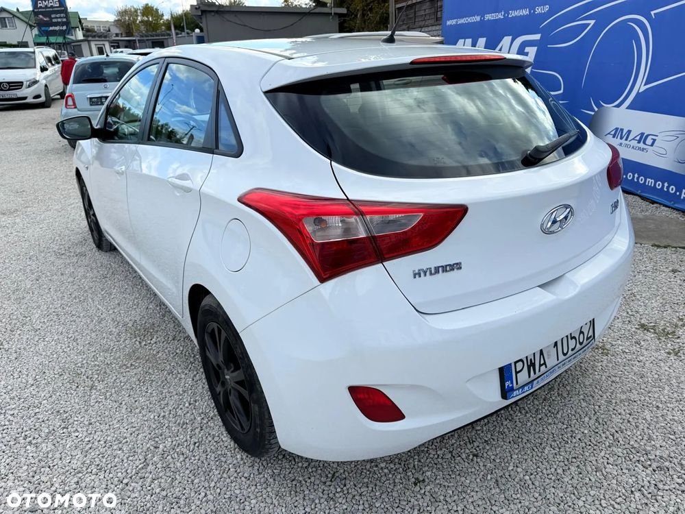 Hyundai i30 1.6 D Classic + - 8