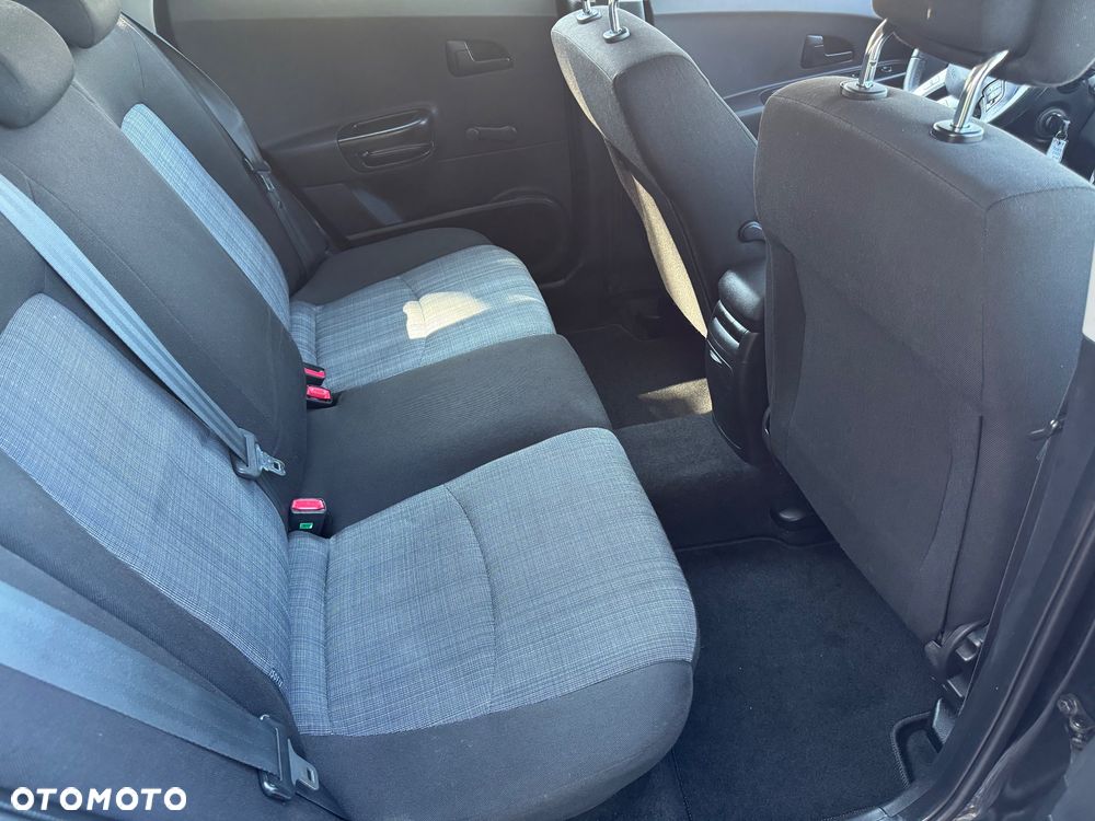 Kia Ceed - 16