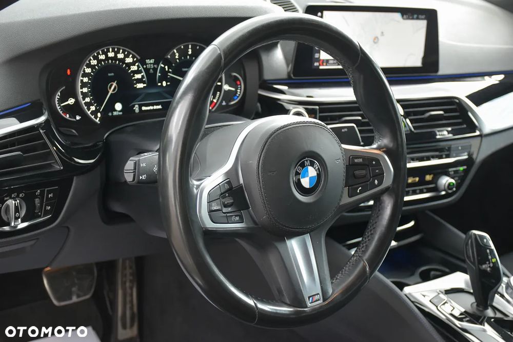 BMW Seria 5 530i xDrive M Sport Edition - 24