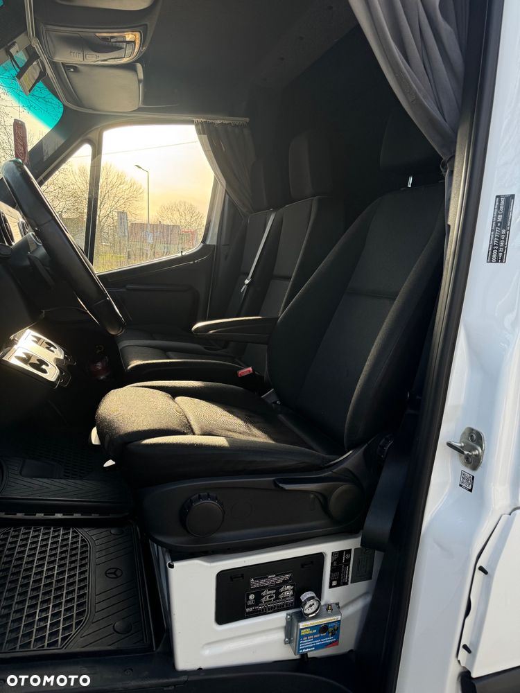 Mercedes-Benz Sprinter 907 - 5