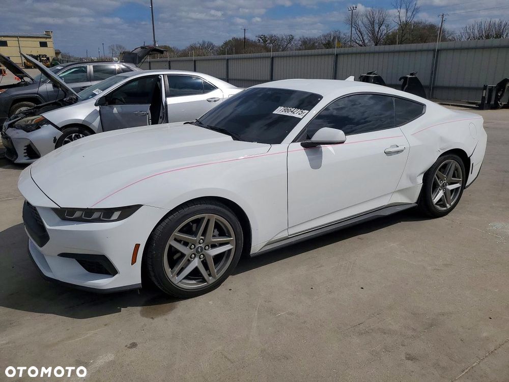 Ford Mustang - 2