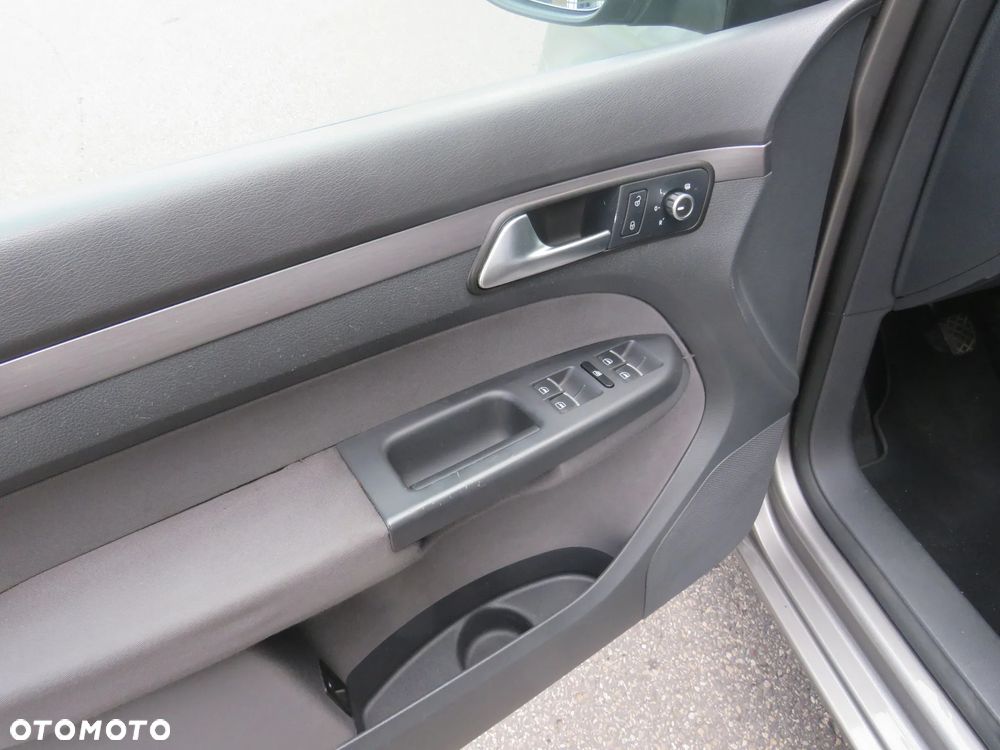 Volkswagen Touran 1.6 TDI DPF BlueMotion Technology MATCH - 16