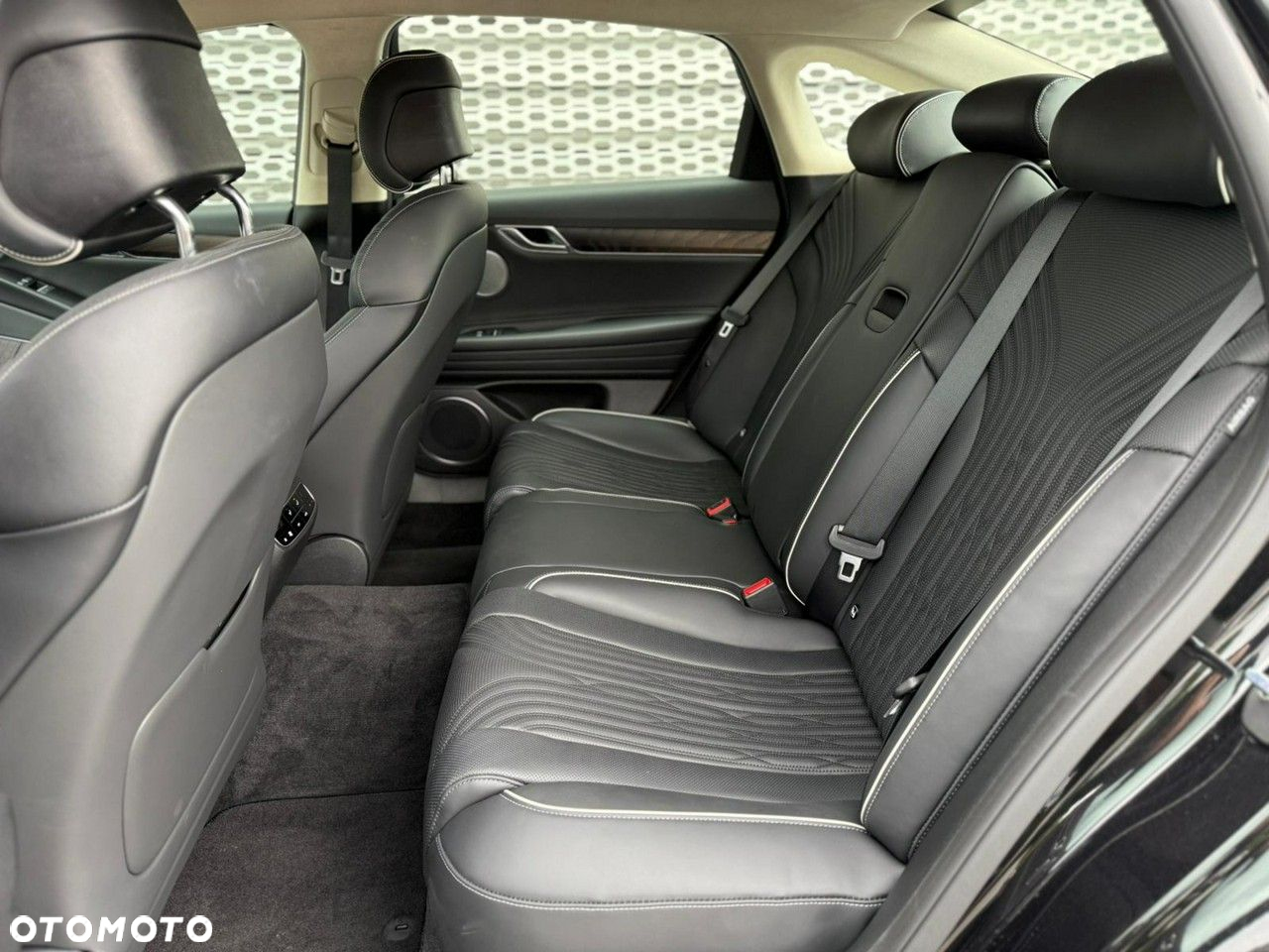 Genesis G80 - 12