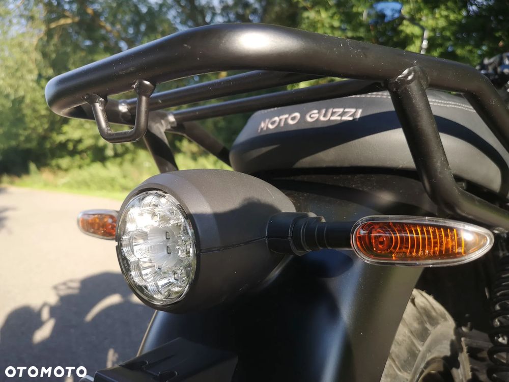Moto Guzzi V7 - 32