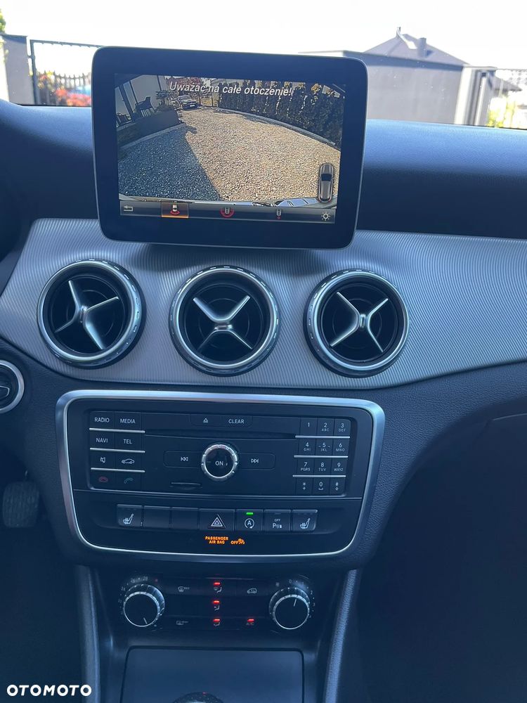 Mercedes-Benz GLA 180 - 15