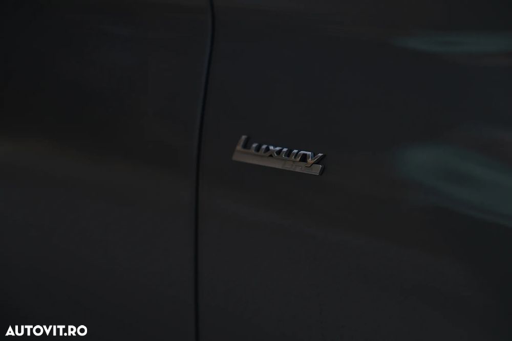 BMW Seria 5 520d Aut. Luxury Line - 7