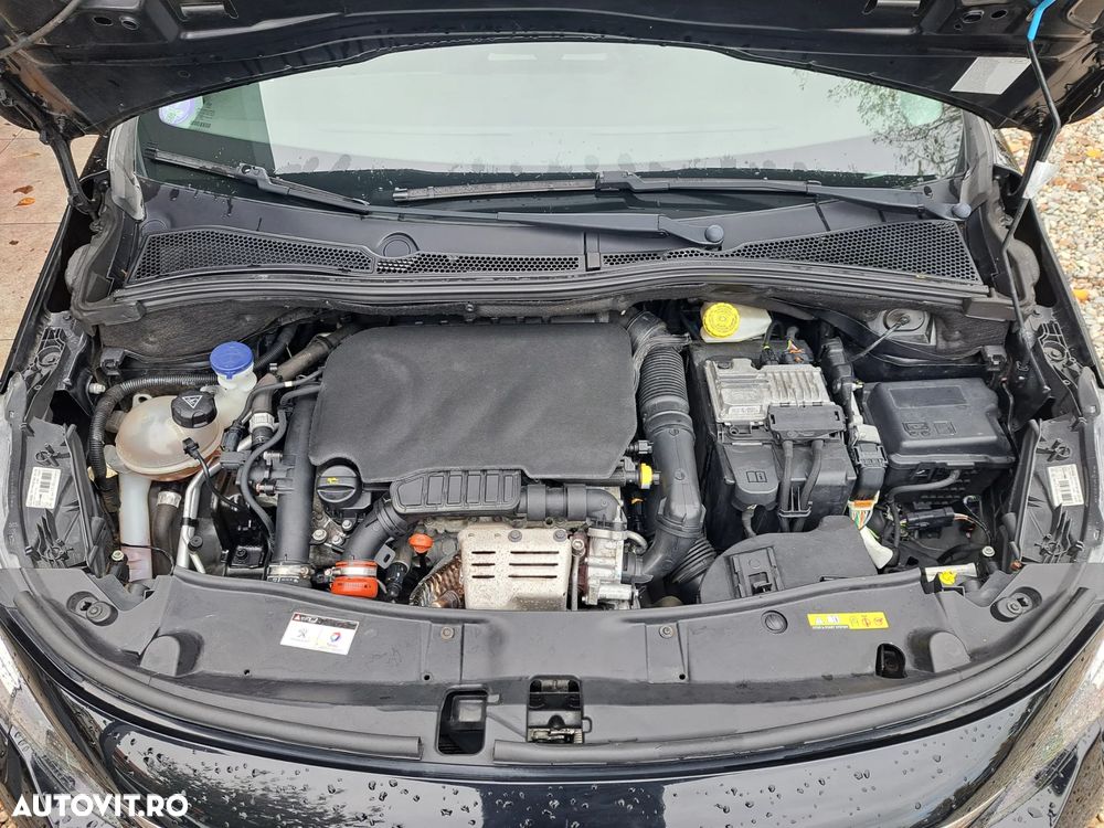 Peugeot 2008 1.2 L PureTech Turbo S&S Allure - 22