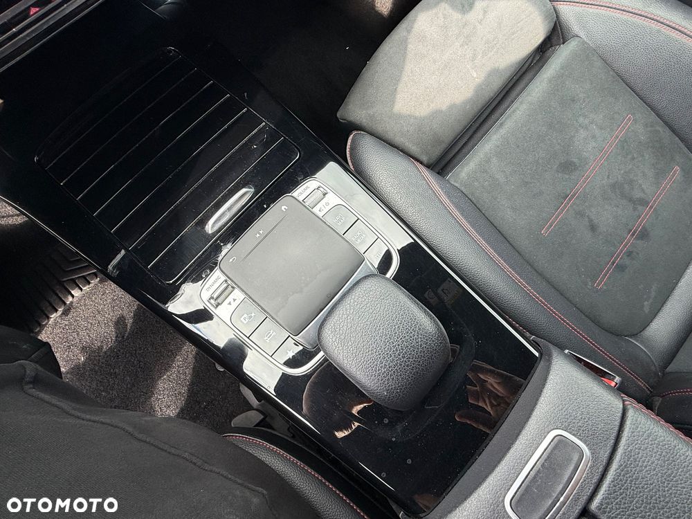 Mercedes-Benz CLA 220 7G-DCT AMG Line - 23