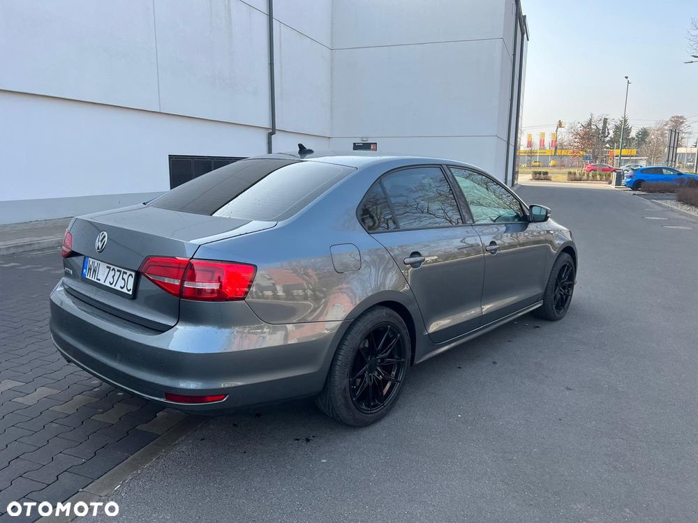 Volkswagen Jetta 2.0 Base - 11