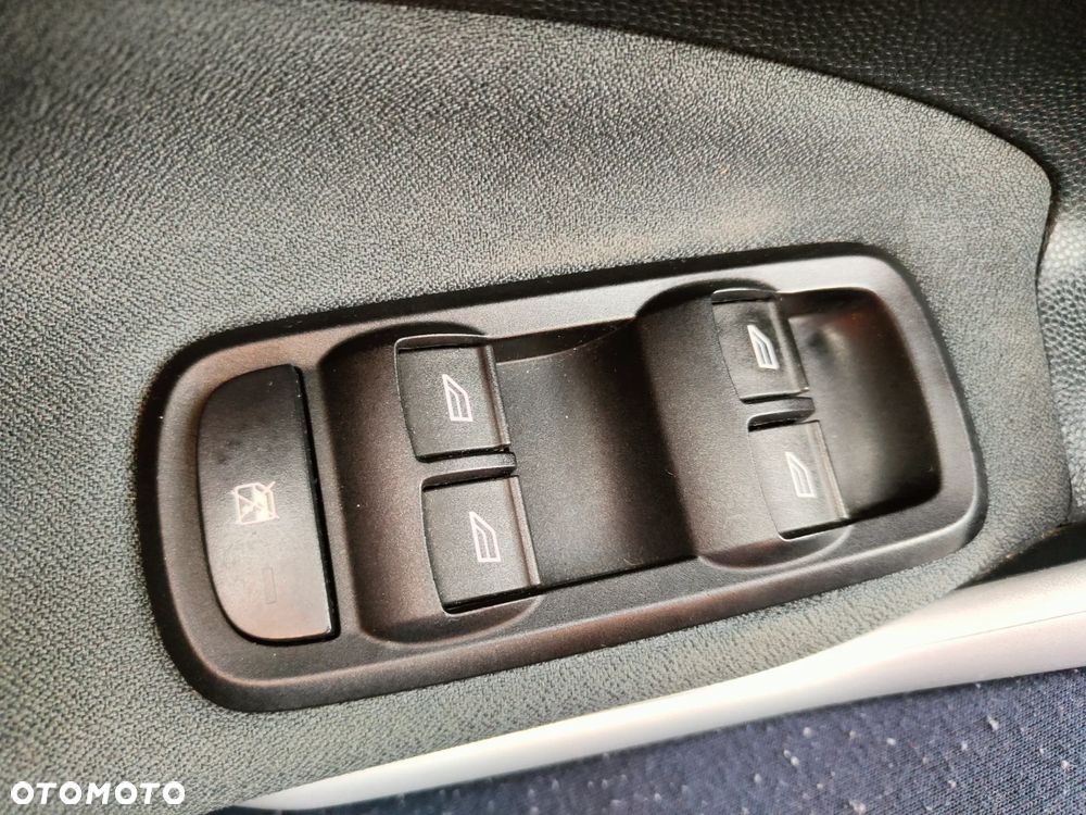 Ford Fiesta 1.6 Titanium - 24