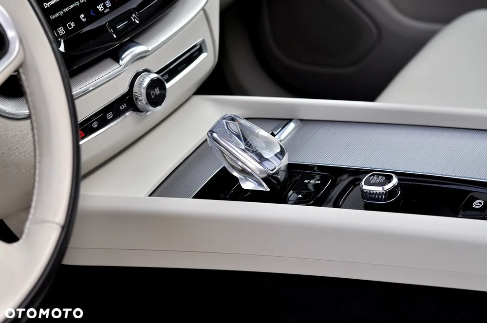 Volvo XC 60 T6 AWD Recharge Geartronic Inscription - 32